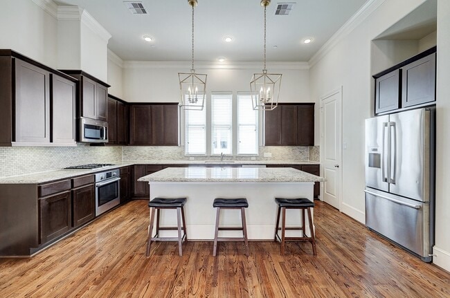 Building Photo - 1110 Thompson St