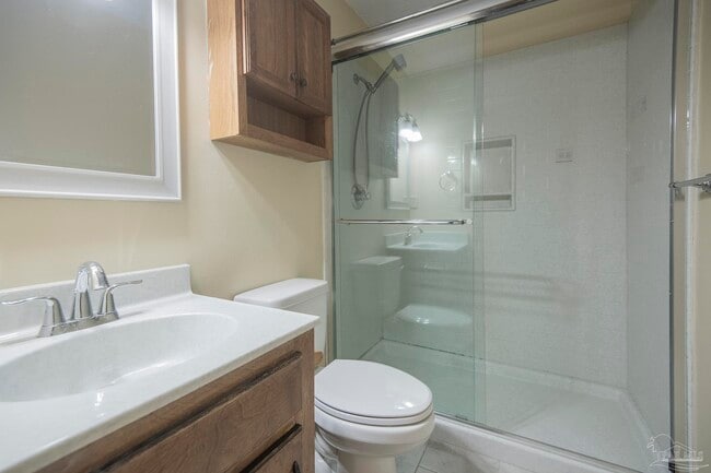 Building Photo - 496 Lownde Ave