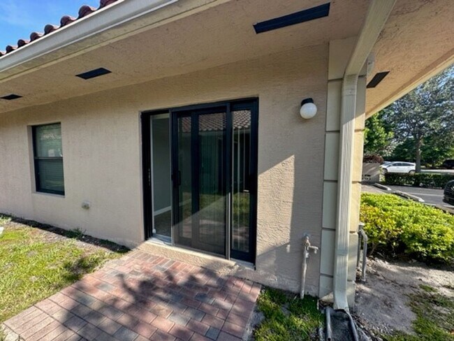 Building Photo - 1045 Villas LLC (1035 NE 10th Ave)