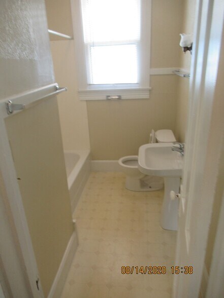 Building Photo - 320 E Cottage Grove Ave