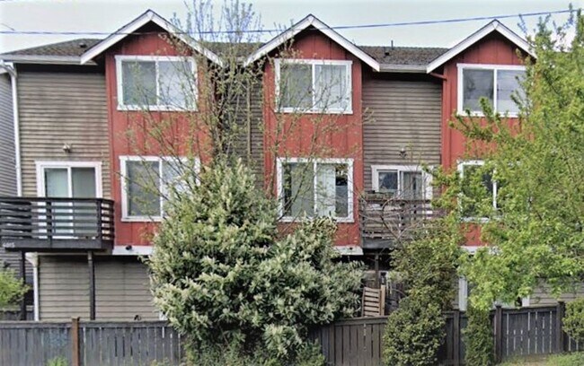 Building Photo - 4015 7th Ave NE