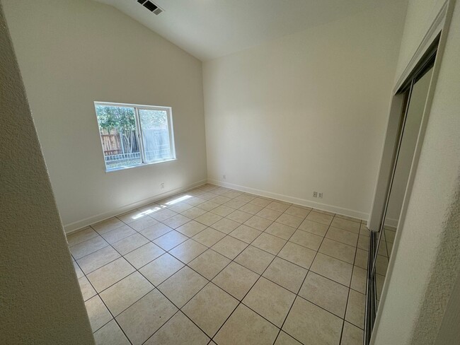 Building Photo - 3 bedroom | 2 bathroom | Single family hom...