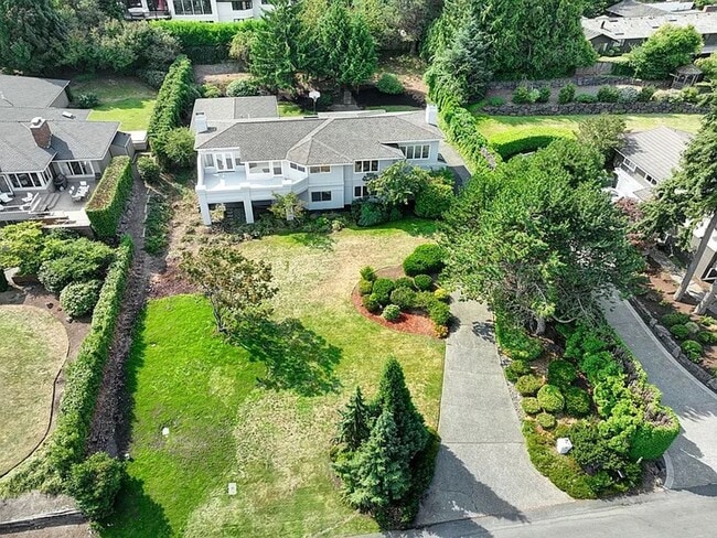 Primary Photo - Clyde Hill Home