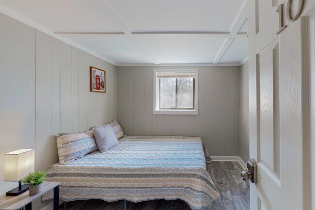 Building Photo - THE LINCOLNDALE | Spacious & comfortable Ellenwood house featuring a dining area designed for con...
