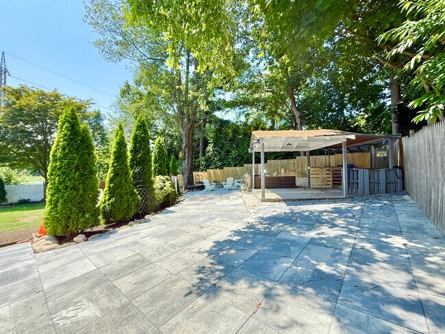 Building Photo - 3 Turnabout Ln