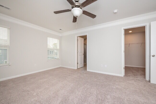Building Photo - Elegant 3BR,2.5BA Townhome with Modern Finishes $1950/mo rent***