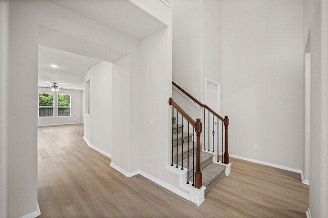 Building Photo - 10 Log House Ct