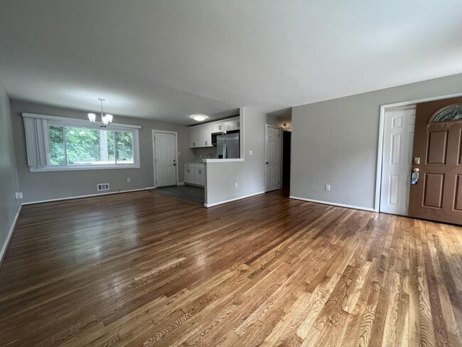 Building Photo - 8400 Richville Dr