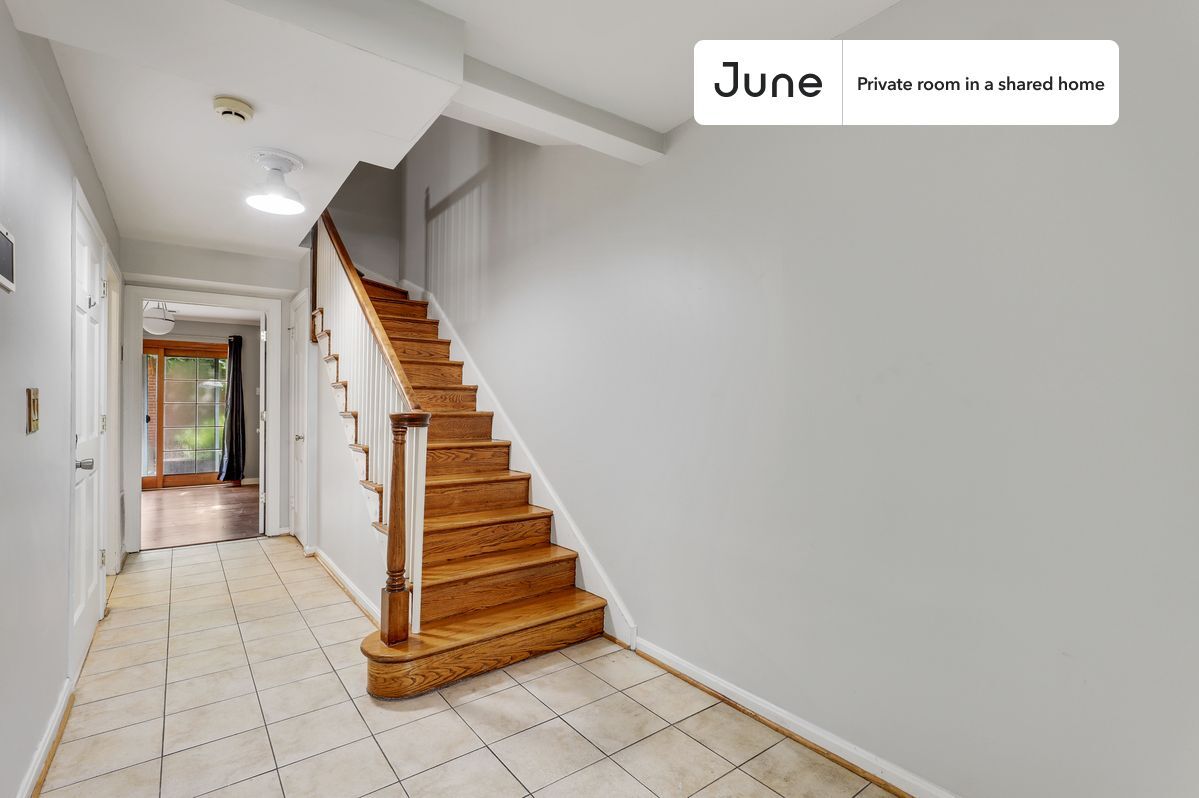 Building Photo - Room in Shared 7 bed/4 bath home in Southwest Waterfront