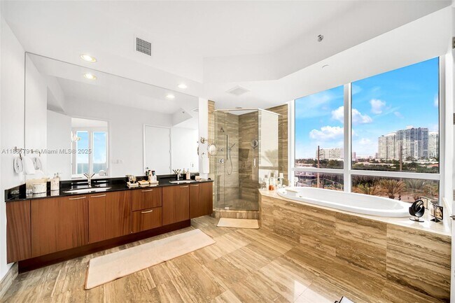Building Photo - 15901 Collins Ave