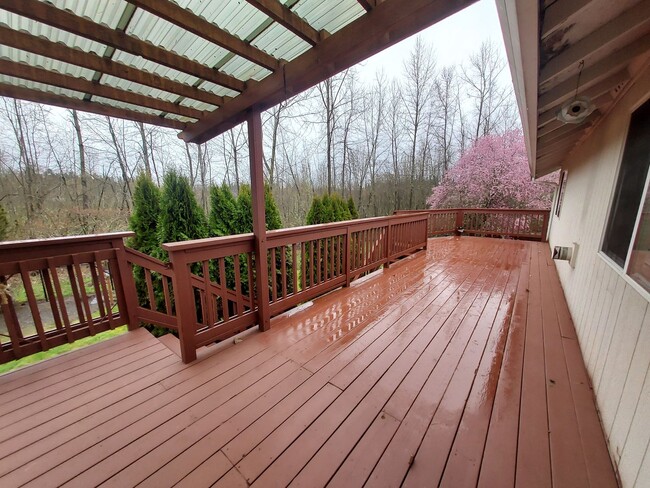 Building Photo - 4 bedroom 2.75 bath, Huge Fenced Yard with Landscaping Included!!