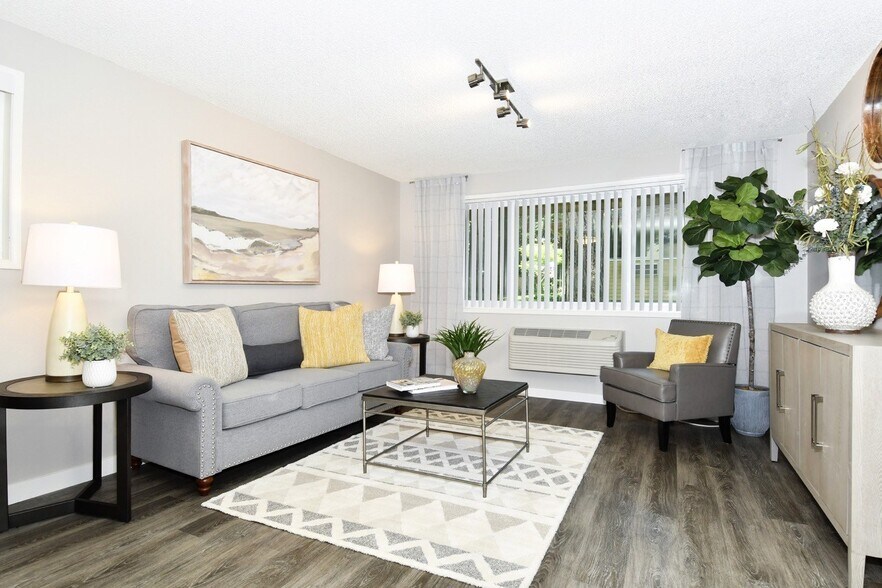 Primary Photo - Parkview Apartments