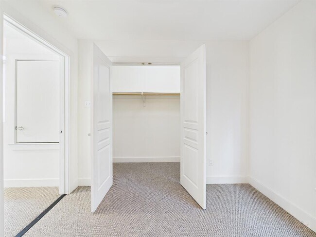 Building Photo - 711 W 32nd St