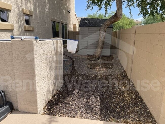 Building Photo - 2328 W Skinner Dr