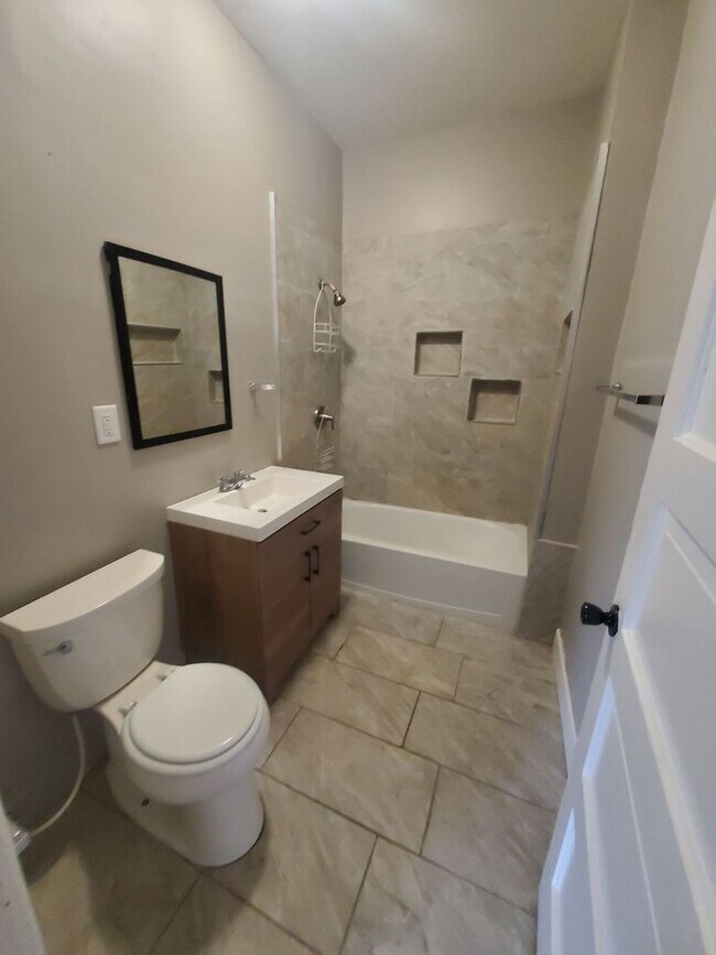 Building Photo - 2516-2518 N 12th St. (Duplex)