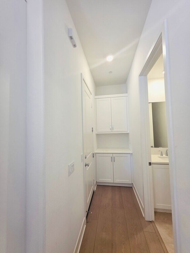 Building Photo - Newly-Buit Home in Great Park
