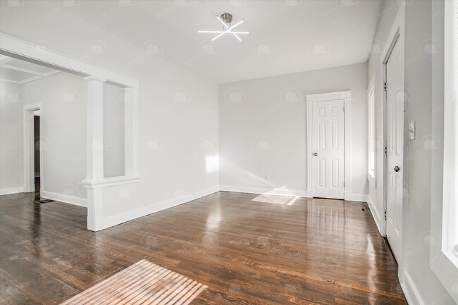 Building Photo - 812 Monroe Ave