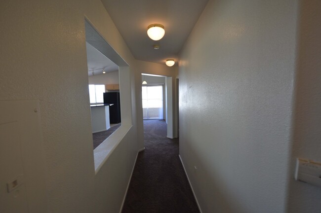 Building Photo - 2nd Floor Condo in a Gated Northeast Commu...
