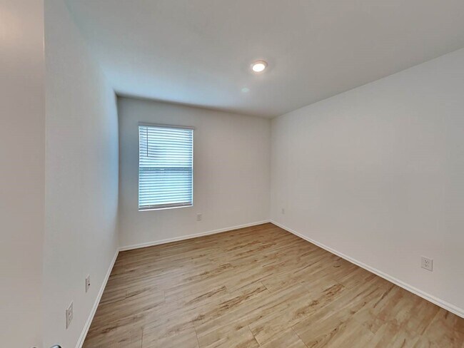 Building Photo - 22263 Stoney Ravine Dr