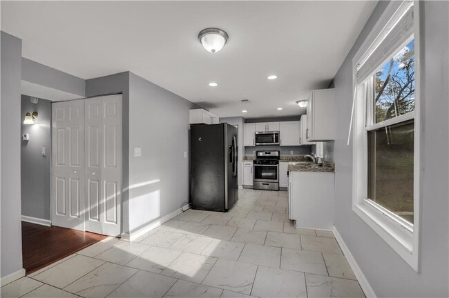 Building Photo - 2441 Empire Forest Dr