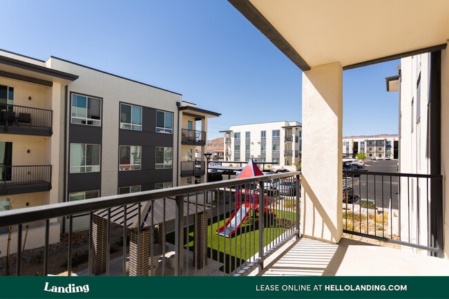 Building Photo - 9314 W Russell Rd