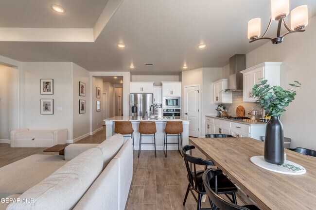 Building Photo - 828 Paseo Solar Dr