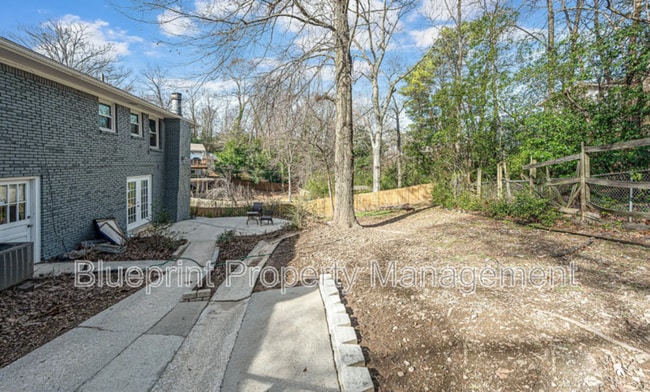 Building Photo - 4816 Lincrest Dr