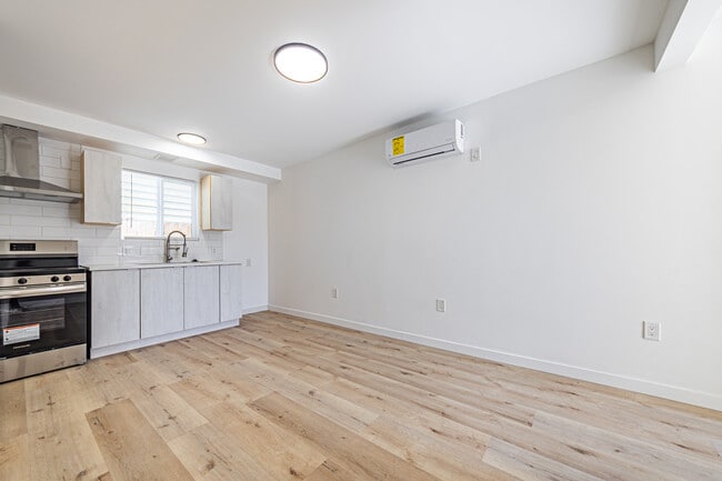 Building Photo - 4626 Wall St