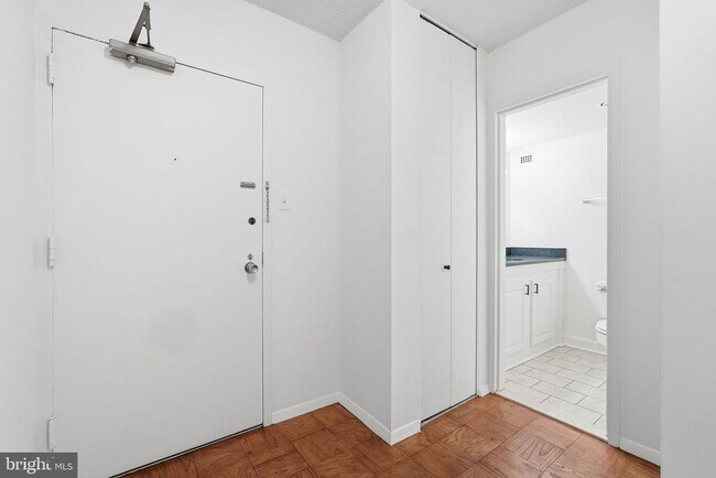 Building Photo - 5500 Friendship Blvd