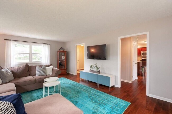 Building Photo - Well-Appointed East-Side Home with Exceptional Living Space in Sycamore Knolls