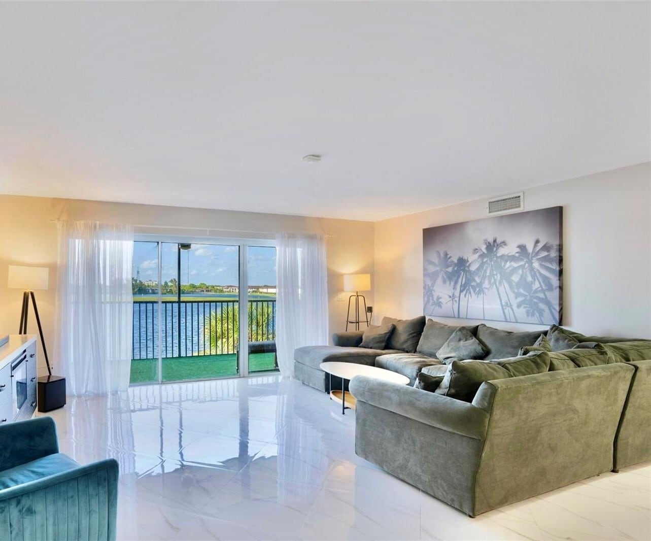 Building Photo - 605 Ives Dairy Rd