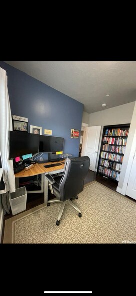 Building Photo - 1951 N Crest Rd