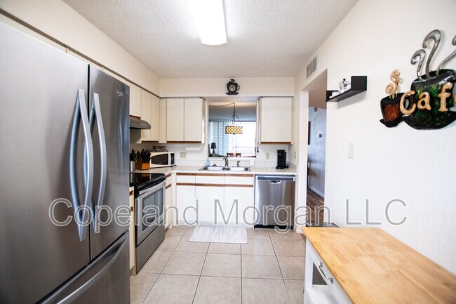 Building Photo - 1000 Cove Cay Dr