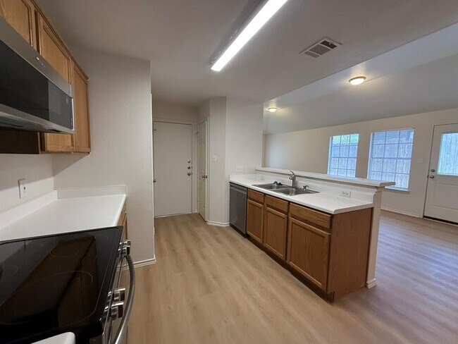 Building Photo - 1209 Armadillo Rd