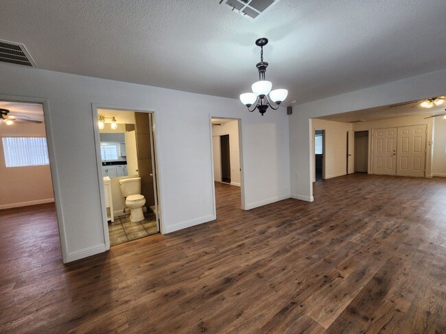 Building Photo - Renovated Beauty with a full-service Casita