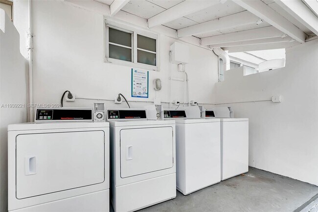 Building Photo - 6913 Rue Vendome