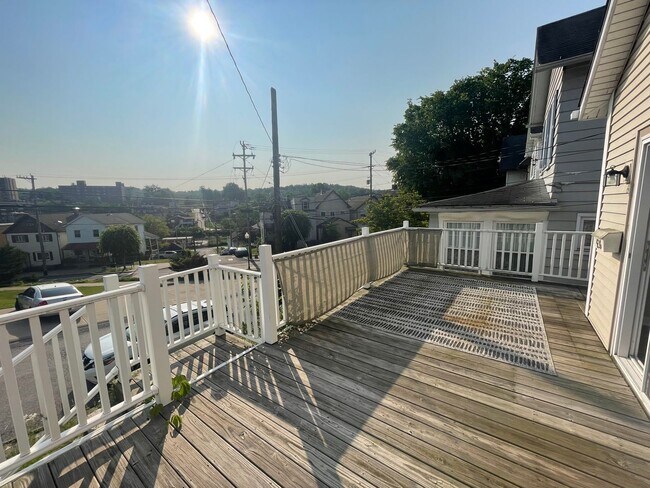 Building Photo - Spacious 3 Bedroom Home with Full finished Basement and Detached Garage!