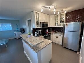 Building Photo - 4564 El Mar Dr