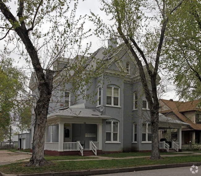 Building Photo - 3025-3027 S Adams Ave