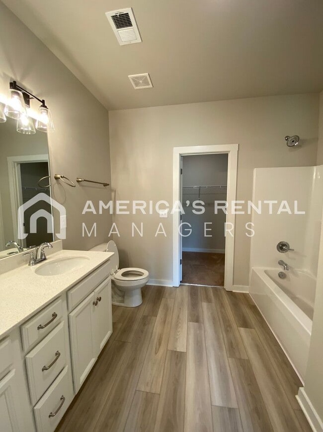 Building Photo - Home for Rent in Weaver, AL!!! Available to View Now!!