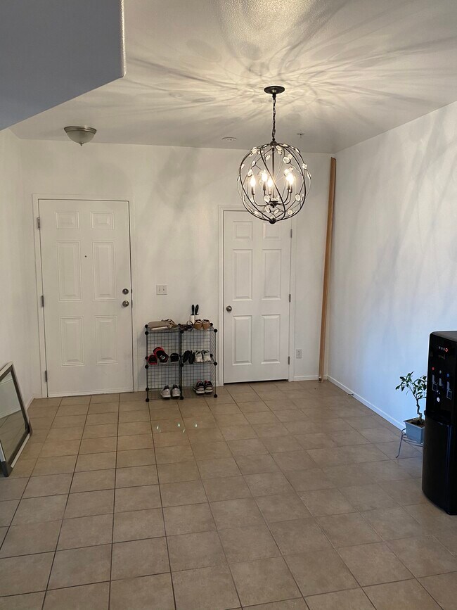 Building Photo - 3550 Bay Sands Dr