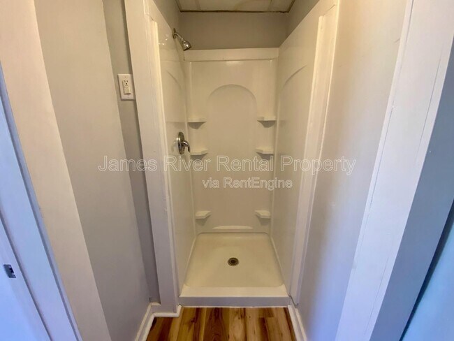 Building Photo - 1009 4th St