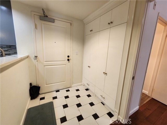 Building Photo - 580 W Main St