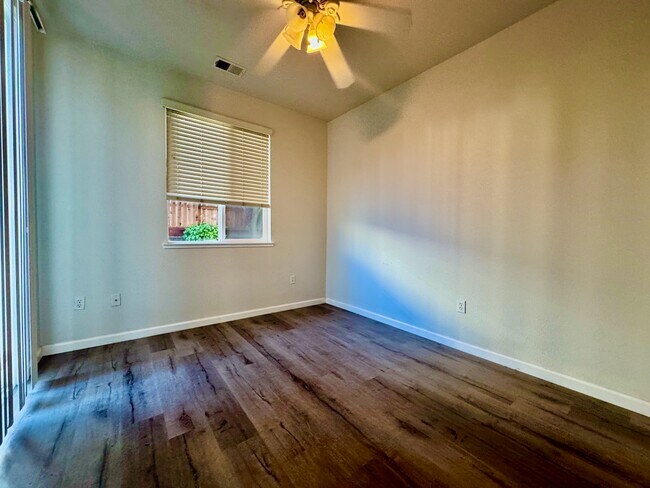 Building Photo - 4141 Aragon Way