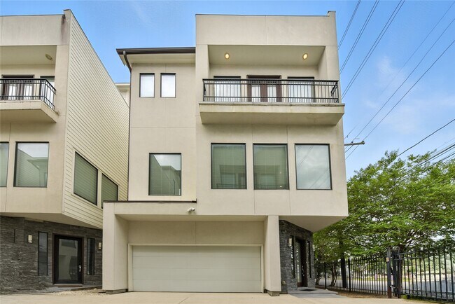 Primary Photo - 1611 Spring St