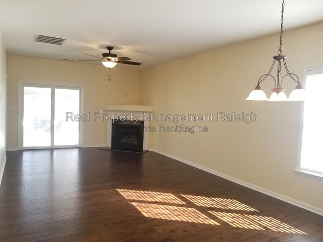 Building Photo - 2152 Castle Pines Dr