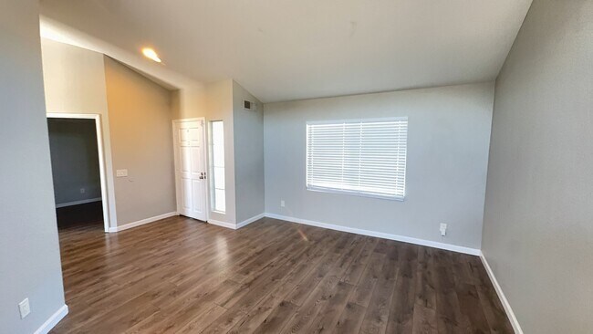 Building Photo - 28870 Somme Ct