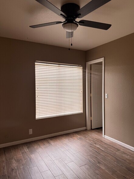 Building Photo - 10243 W Reade Ave