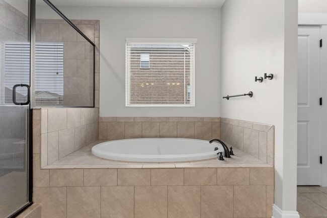 Building Photo - 3BR Home with Bonus Loft & Spa-Inspired Pr...