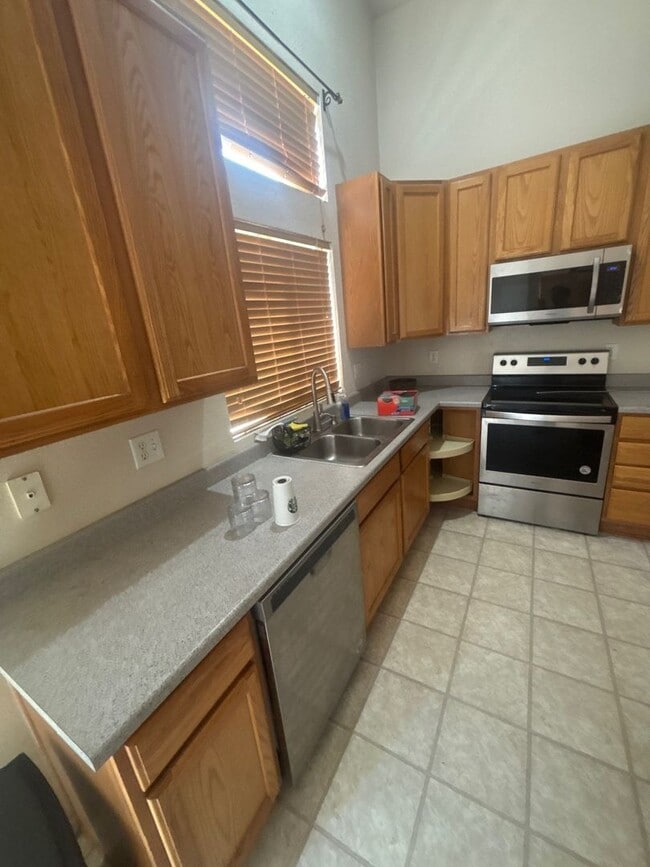 Building Photo - 3 bed, 3 bath COMING SOON in Thornton